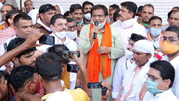 'अपने विधानसभा में जनसभा करें धनखड़'