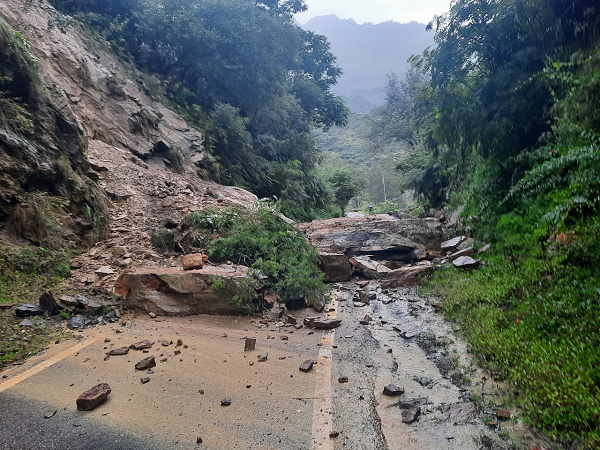 landslide in Uttarkashi district of uttarakhand, Gangotri highway closed 
