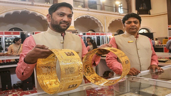  10000 रुपए तक सस्ता सोना