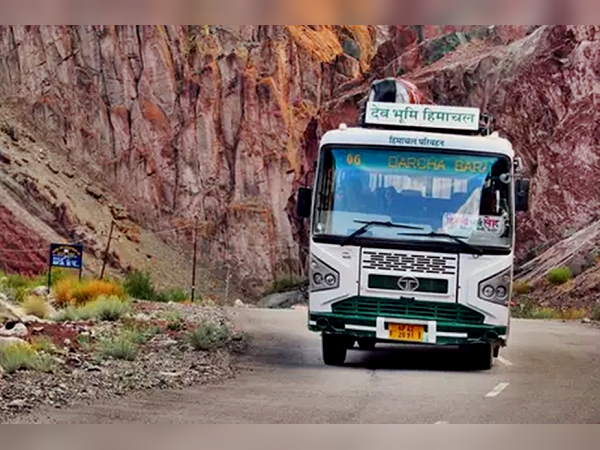 HRTC Bus Service closed on One Thousand Kilometers Long Leh Delhi Routes 