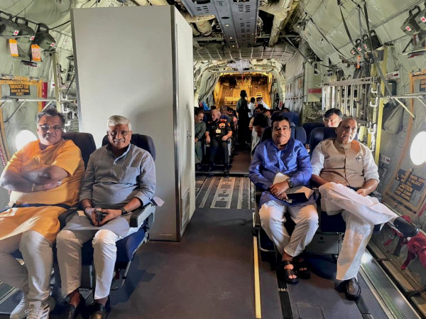  हरक्युलिस विमान से आए केंद्रीय मंत्री