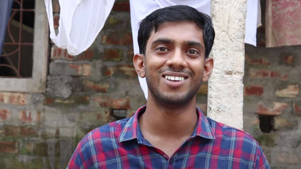 कोचिंग के पेपर बनाकर निकाला पढ़ाई का खर्च