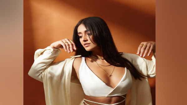 यूजर बोले आप टू पीस में कमाल की लग रही हैं'