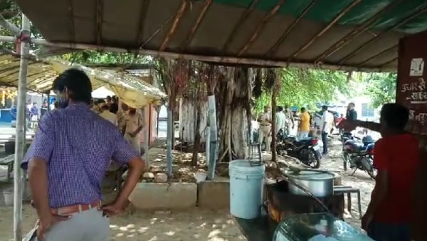 अजय ने भागने का भी प्रयास किया अजय ने भागने का भी प्रयास किया