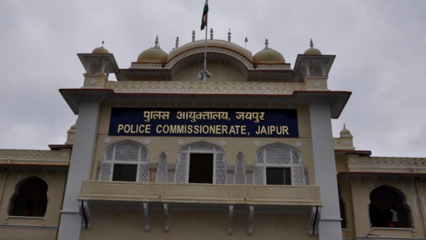 महिला कांस्टेबल के पति ने रिपोर्ट दी 