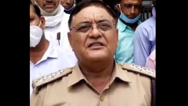 थाने से आया घर, रिश्वत की राशि लेने