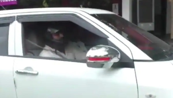 कार में हेलमेट न लगाने पर कटा 1000 रुपए का चालान