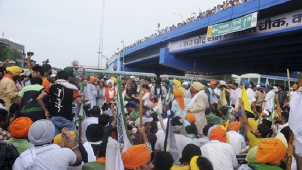 हमारी मांग पूरी होने तक करनाल से नहीं हटेंगे- राकेश टिकैत