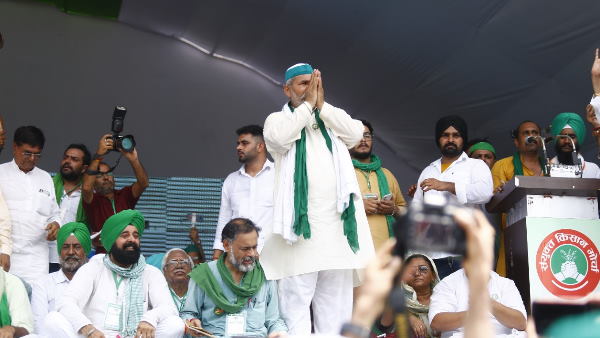 तीनों कृषि कानून वापस लेने की मांग कर रहे हैं किसान