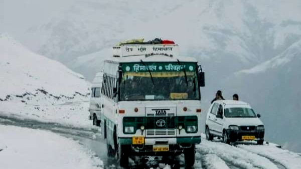 HRTC Bus Service closed on One Thousand Kilometers Long Leh Delhi Routes 
