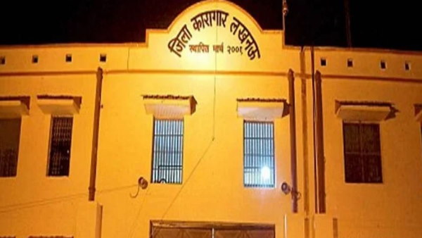 FIR against Four Women who Met PFI Members In Jail with Fake RT PCR report in lucknow FIR against Four Women who Met PFI Members In Jail with Fake RT PCR report in lucknow