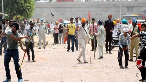 सुबह से ही इकट्ठा होने लगे थे किसान