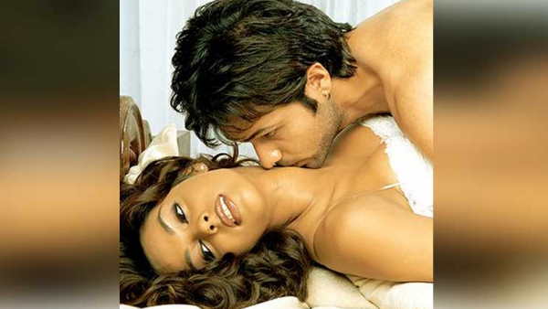 अब सामने की नग्नता कोई बड़ी बात नहीं है अब सामने की नग्नता कोई बड़ी बात नहीं है