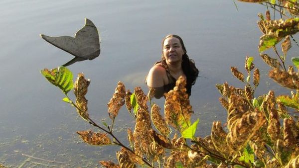 खुद को बताती हैं जलपरी