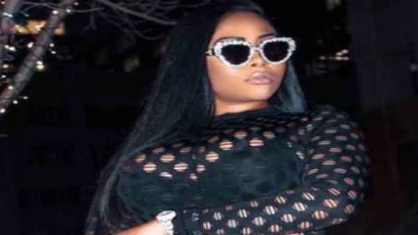 इंस्‍टाग्राम पर मॉडल के 90 हजार से अधिक फॉलोअर्स हैं