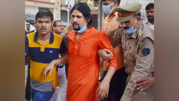 आनंद गिरी को लेकर गांव के लोगों ने क्या कहा