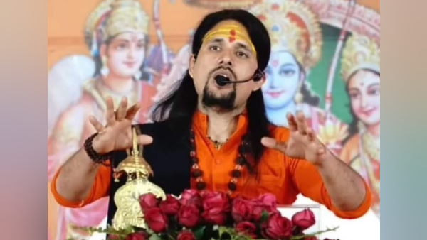 'घंटों तक मां के पार्थिव शरीर के पास बैठा रहा'