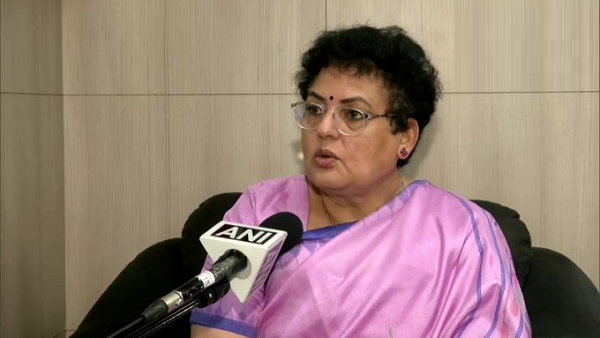 महिला आयोग ने लिया संज्ञान 