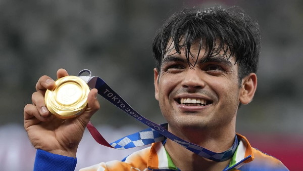 लोगों के निशाने पर मीडिया हाउस भी आया