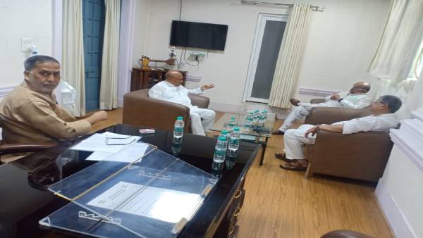 यूपी में बीजेपी ज्यादा सीटें देगी इसकी संभावना कम 