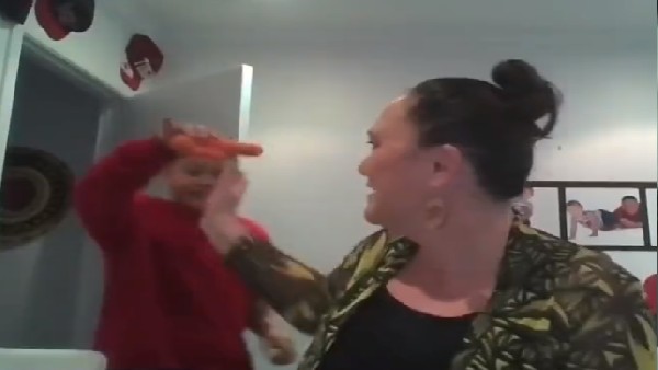 बेटा लाया पुरुष के अंग जैसे आकार की गाजर