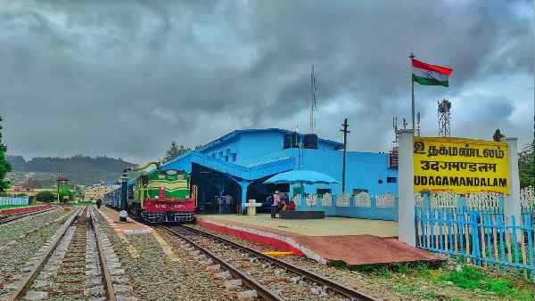 पहले से बुकिंग कराने वालों को ही मौका