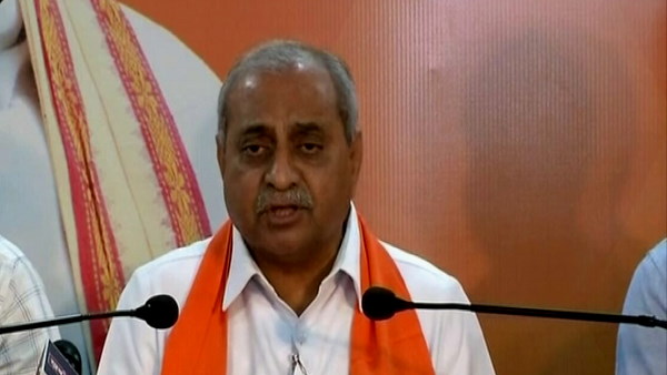 Gujarat Deputy CM Nitin Patel On Gujarat New CM Bhupendra Patel, Says- He is my old family friend, congratulated him Gujarat Deputy CM Nitin Patel On Gujarat New CM Bhupendra Patel, Says- He is my old family friend, congratulated him