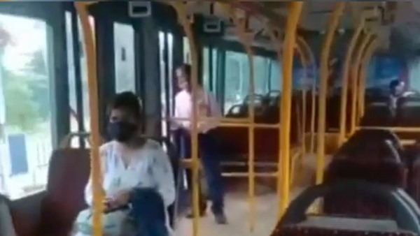 कई बसें संचालित की जाती हैं