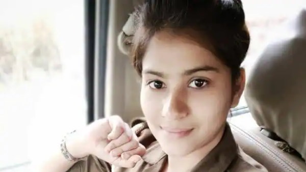 लाइन हाजिर प्रियंका ट्रोलर्स से हुईं परेशान लाइन हाजिर प्रियंका ट्रोलर्स से हुईं परेशान