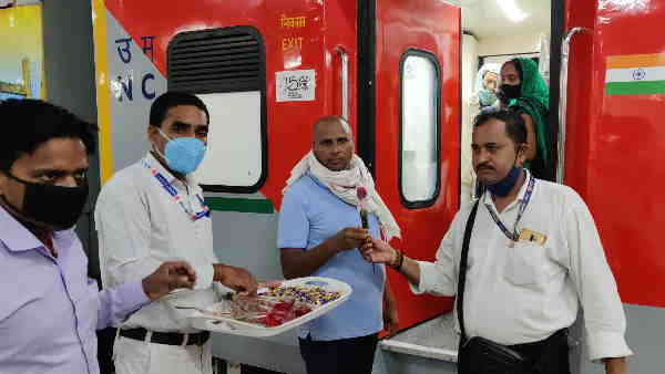 अपनी सेवाएं देने के लिए 50 नए इकोनॉमी कोच तैयार