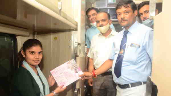 जानें क्या कहा महिला यात्री ने