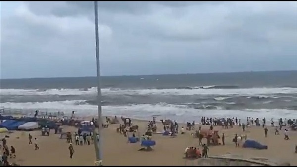 मछुआरों को आज समुद्र में न जाने की सलाह