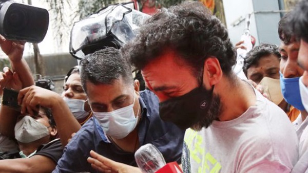 2 महीने बाद जेल से बाहर निकलने पर इमोशनल हुए राज कुंद्रा