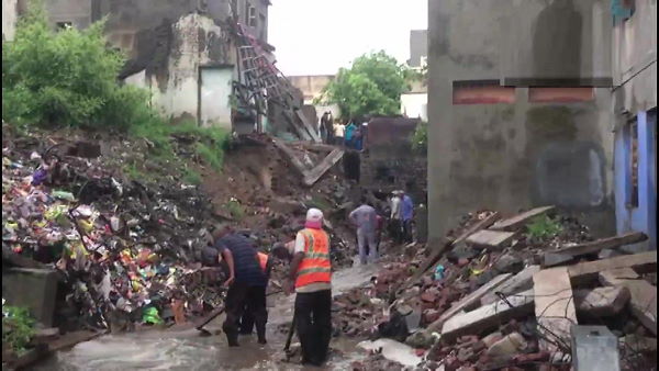 heavy rains in Rajkot Gujarat, water entered the city, rescued hundreds of people heavy rains in Rajkot Gujarat, water entered the city, rescued hundreds of people