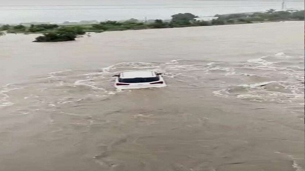 heavy rains in Rajkot Gujarat, water entered the city, rescued hundreds of people heavy rains in Rajkot Gujarat, water entered the city, rescued hundreds of people