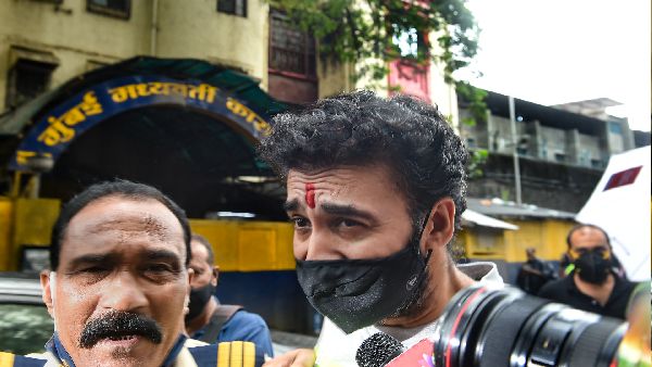 जमानत पर जेल से बाहर आए राज कुंद्रा जमानत पर जेल से बाहर आए राज कुंद्रा