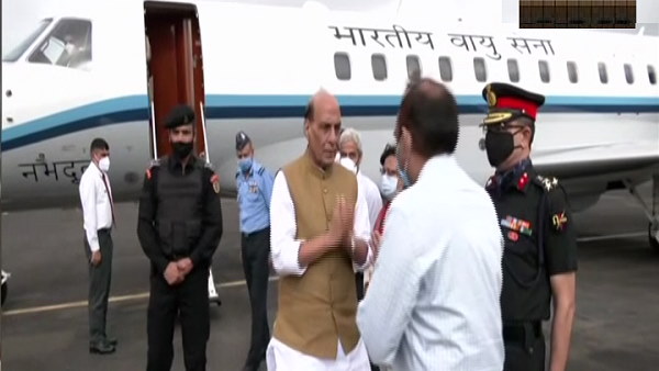 रक्षामंत्री ने पटेल को दी पुष्पांजलि