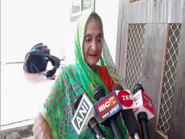 इतनी उम्र में भी चश्मा नहीं चाहिए