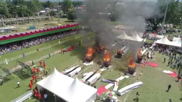 जन-समारोह में गैंडों के सींग को नष्ट करने का फैसला