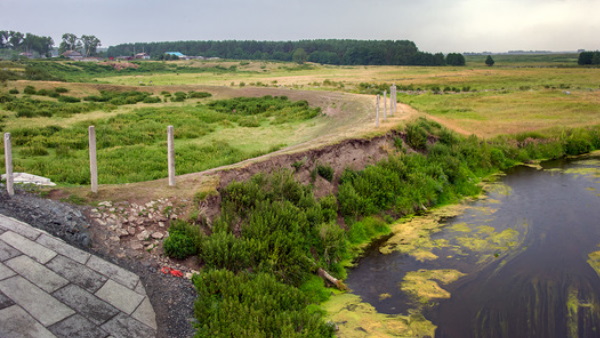 दिखने में खूबसूरत लेकिन बेहद खरनाक है नदी दिखने में खूबसूरत लेकिन बेहद खरनाक है नदी