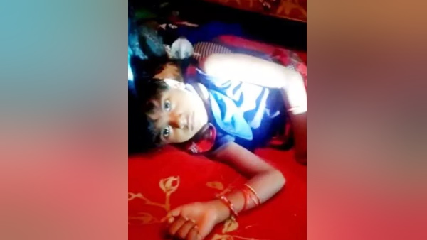 बच्ची के हिलते ही सांप ने डसा बच्ची के हिलते ही सांप ने डसा