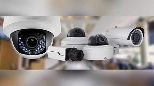 पुष्पेंद्र ने मोबाइल पर देखा सीसीटीवी फुटेज पुष्पेंद्र ने मोबाइल पर देखा सीसीटीवी फुटेज