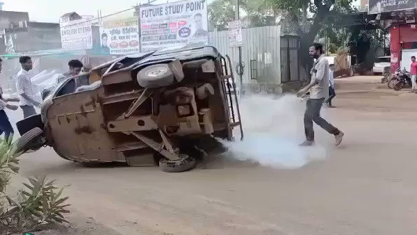  बिना चालक के ऑटो मारने लगा फर्राटा