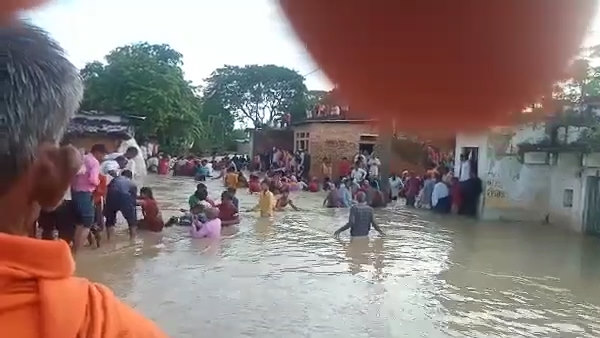 तेज बारिश के बाद नदी नाले उफान पर 