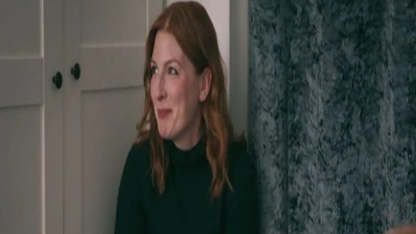 प्राइवेट मोमेंट हो रहा टेलीकॉस्ट