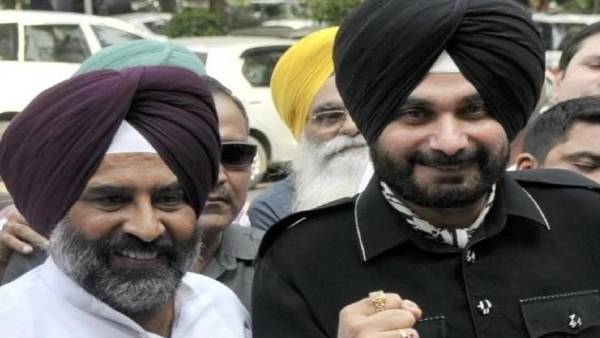 सिद्धू और परगट साथ में हुए कांग्रेस में शामिल