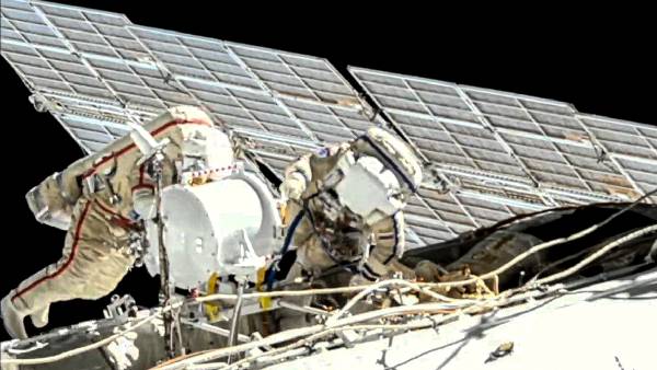 बैटरी रात भर रिचार्ज पर लगाई गई थी