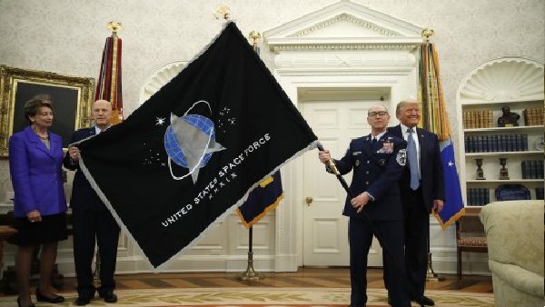 अपना आकार भी बदल रही संदिग्ध वस्तु अपना आकार भी बदल रही संदिग्ध वस्तु