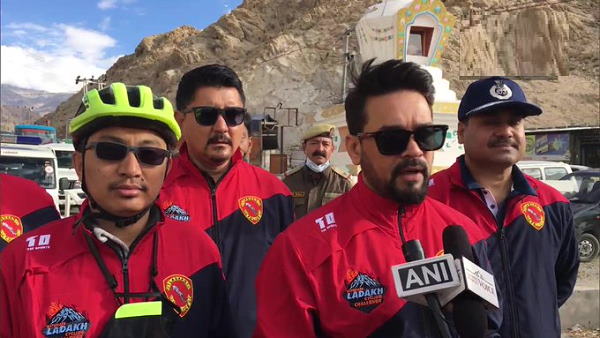 Anurag Thakur rides bicycle