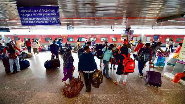 एग्जीक्यूटिव लाउंज में एंट्री चार्च क्या होगी ?